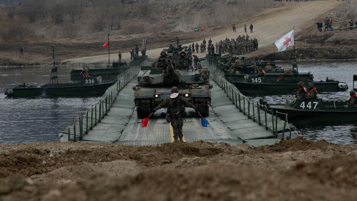 韓国はなぜ国防部を南へ移すのか、ウクライナ戦争が変えた「首都防衛」の常識 ドローンとミサイルの飽和攻撃に備え、首都防衛と国家機能の分散をどう両立させるか、日本にも共通する課題(1/4)