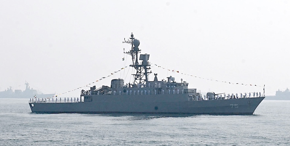 スリランカ87 体の遺体を収容 米潜水艦がイラン軍艦を撃沈