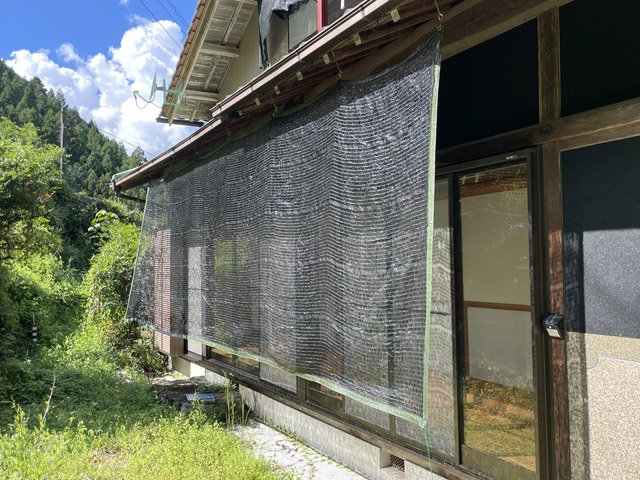 「涼しいはず」と岐阜の山奥へ移住したのに……いやいや岐阜は酷暑日最多県！ 遮光ネットを張りまくりました
