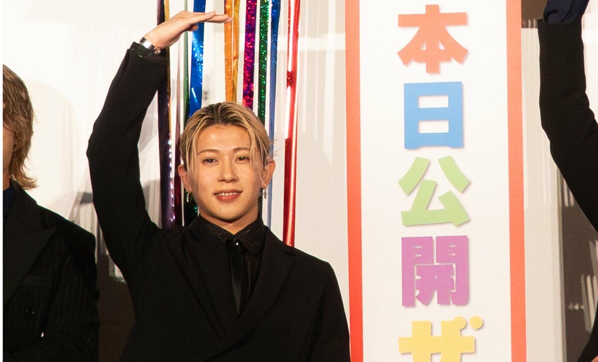 末澤誠也「向井康二のアドリブがすごかった」 映画「おそ松さん」で“新旧バトル”共演