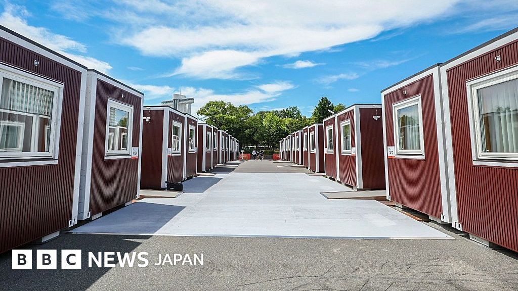 長身の選手がベッドで「足を伸ばせない」、日本のコンテナ型宿舎に批判 アジア大会