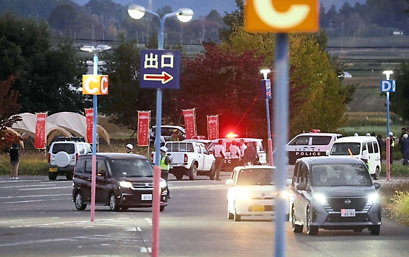 【速報】山形村の「アイシティ21」に子熊 敷地内で捕獲