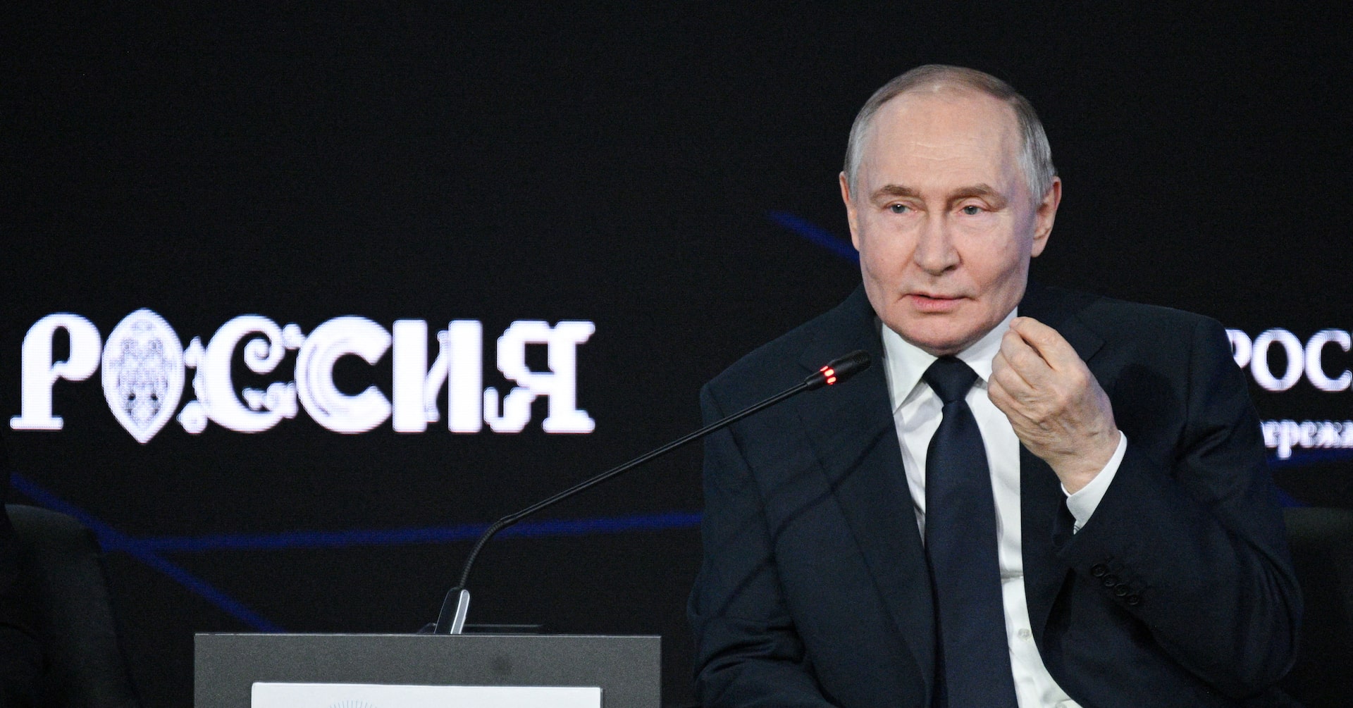 米ロ首脳が電話会談、ウクライナ早期停戦巡り協議 ロシアによる攻撃止まず