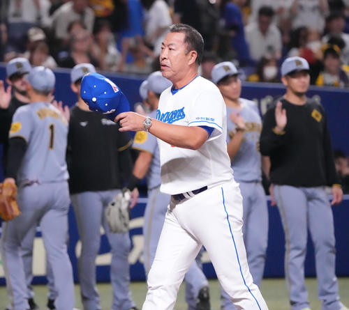 【中日】井上監督ポロリ、石川昂弥を「抹消します。聞いてないか。脇腹やっちゃった」/一問一答
