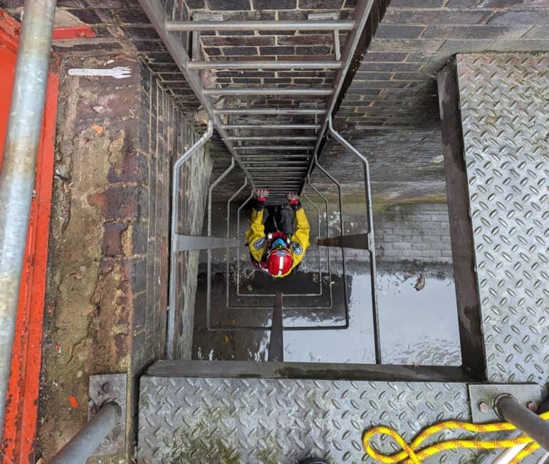 道路の下から響く不気味な声…… その正体に「助かって良かった」「関係者全員に感謝」など反響【海外】