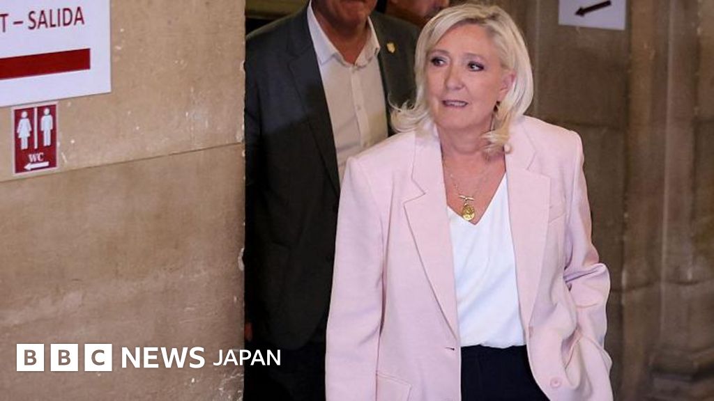 右翼ル・ペン氏、仏大統領選への立候補を表明 有罪判決について上告の意向