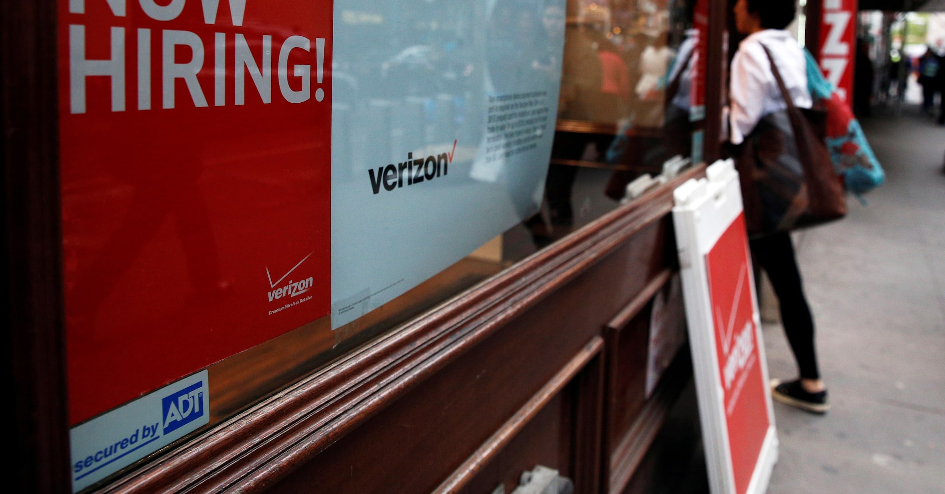 米2月雇用、9.2万人減で予想外のマイナス 失業率4.4％に悪化