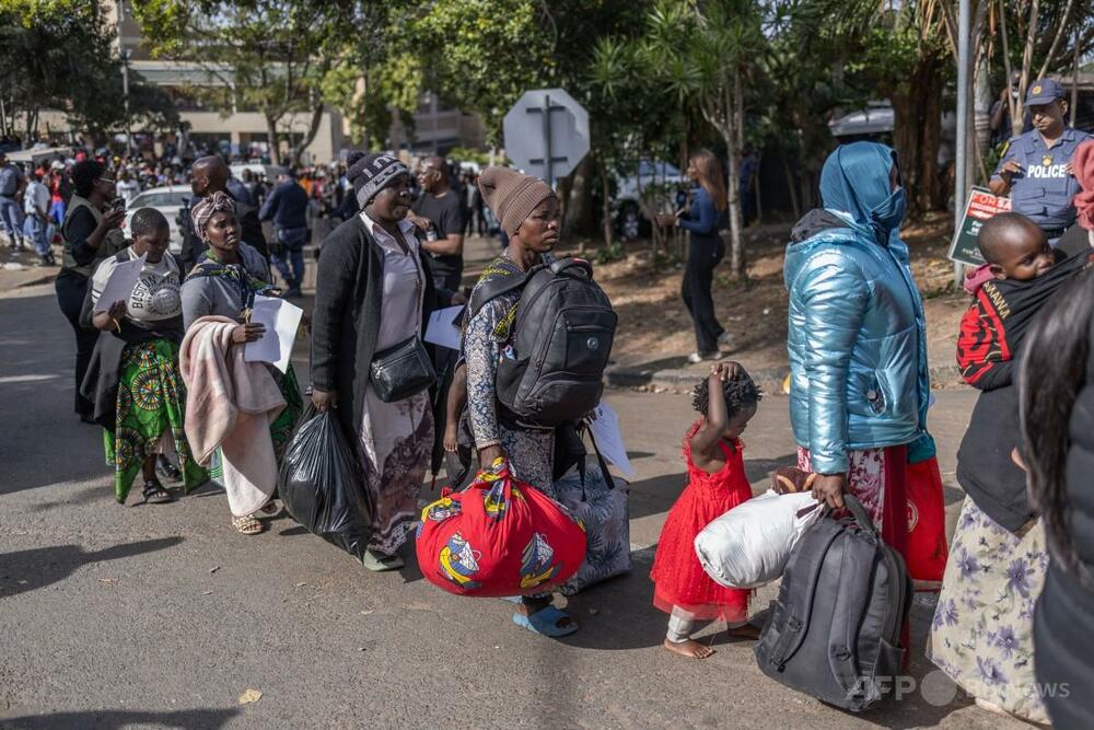 反移民感情高まる南ア、1週間で外国人2745人送還 大半は不法滞在者