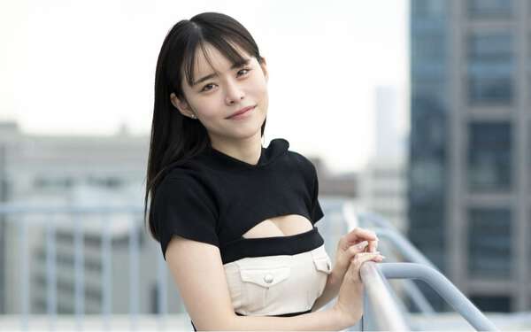 「小学生の頃から胸が大きくて、水着からはみ出ていた」“性的すぎる衣装”で話題になった元ラウンドガールが語る、グラビアを始めた経緯と炎上騒動の裏側|au Webポータル