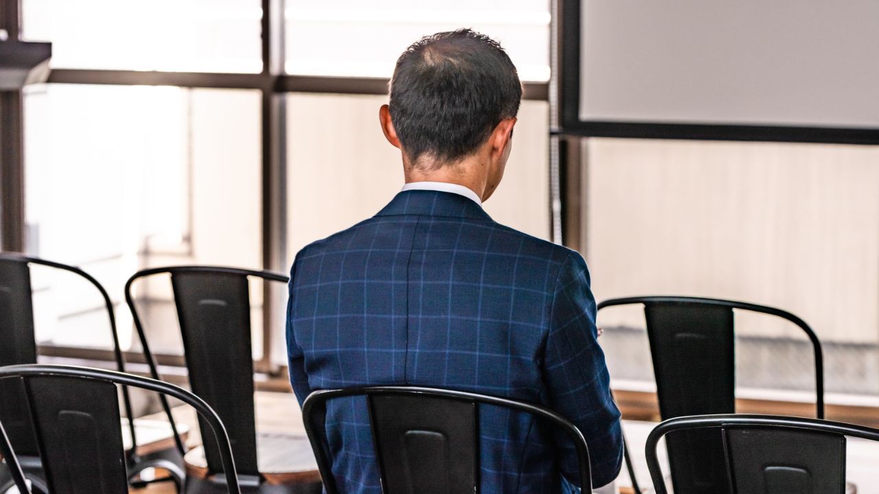 順風満帆な人生、終了。真面目が取り得の勤続30年超・年収980万円の56歳部長、まさかの「収入360万円減」に顔面蒼白のワケ（THE GOLD ONLINE（ゴールドオンライン））