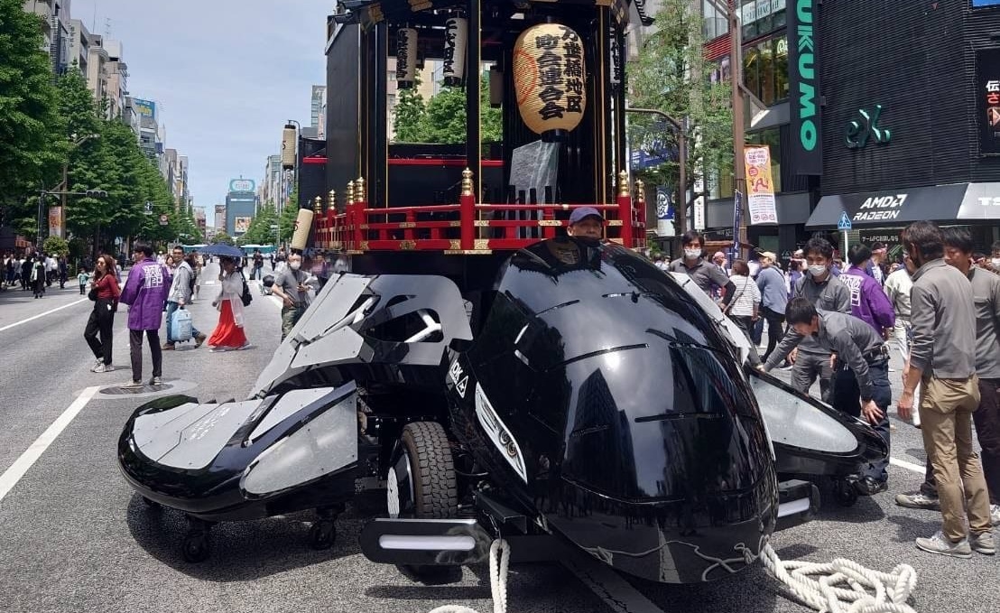 神田祭に現れた“謎の山車”の正体は？ 伝統と先端技術が融合した「ツナグルマ」