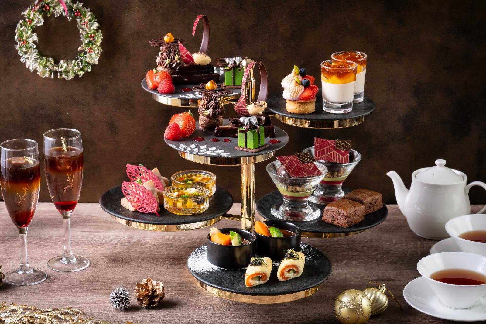 ピエール マルコリーニのアール・デコ風クリスマスアフタヌーンティー、ザ・プリンス パークタワー東京で