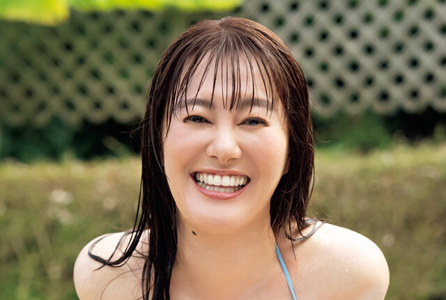 "令和のスイカップアナウンサー"竹中知華がファン待望の初水着に挑戦！「ラジオ番組で賛否を聞くと8対2で賛成が多数でした！」（週プレNEWS）