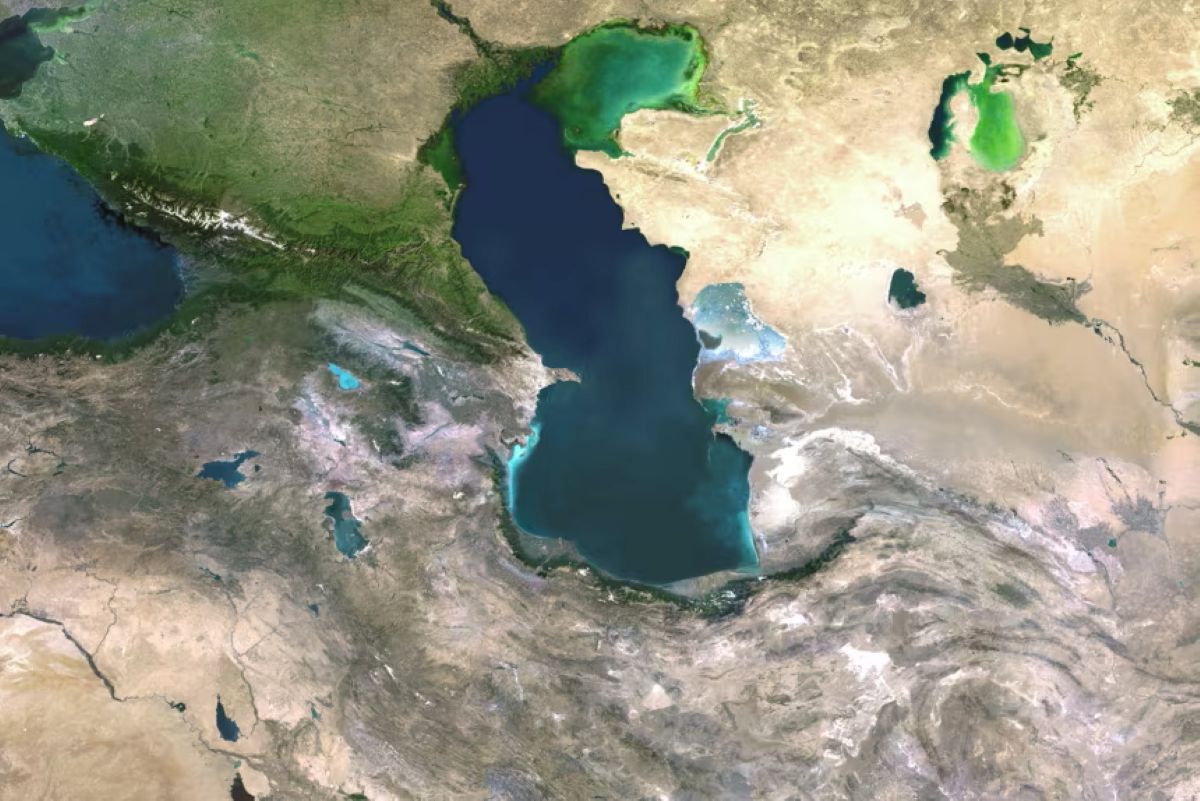 イランとウクライナ、二つの戦争がカスピ海で衝突 知っておきたい背景は
