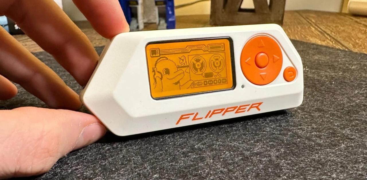 マルチツール端末Flipper Zero、AI強化プロジェクト登場で愛用者からは｢いらん！｣の声
