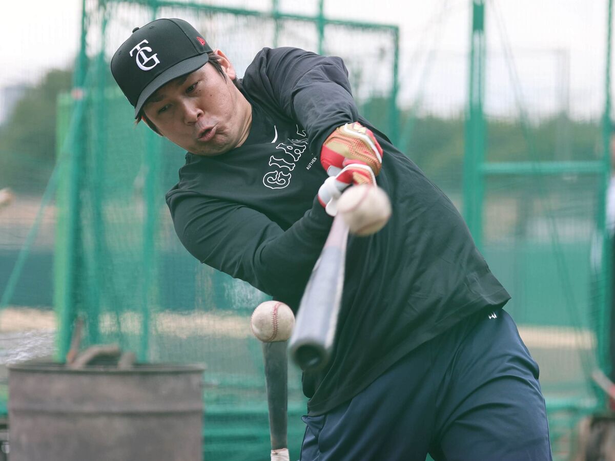 甲斐拓也「新しい自分」全身巨人コーデで自主トレ９時間