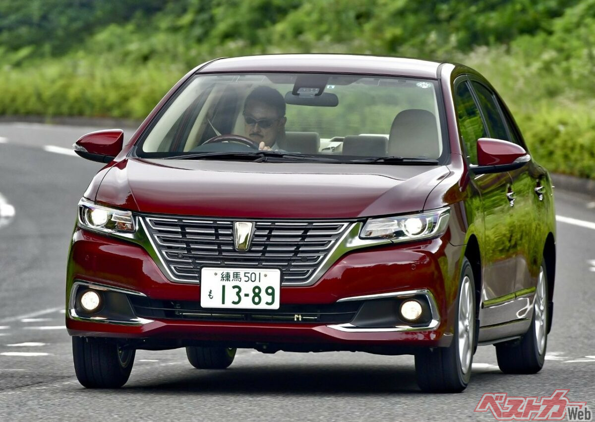 ミニクラウンことトヨタ プレミオが渋すぎる！ おじさんセダンが新車よりも高い300万円オーバーで取引きされる理由