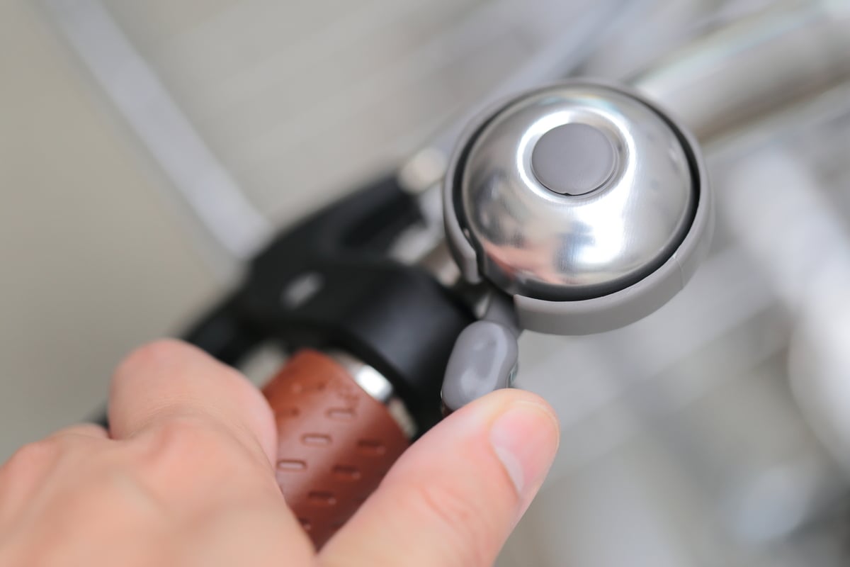 【自転車】「どいてほしい」 前の歩行者にベル鳴らすと反則金！？ 意外と知らない「青切符」の対象となるNG行為