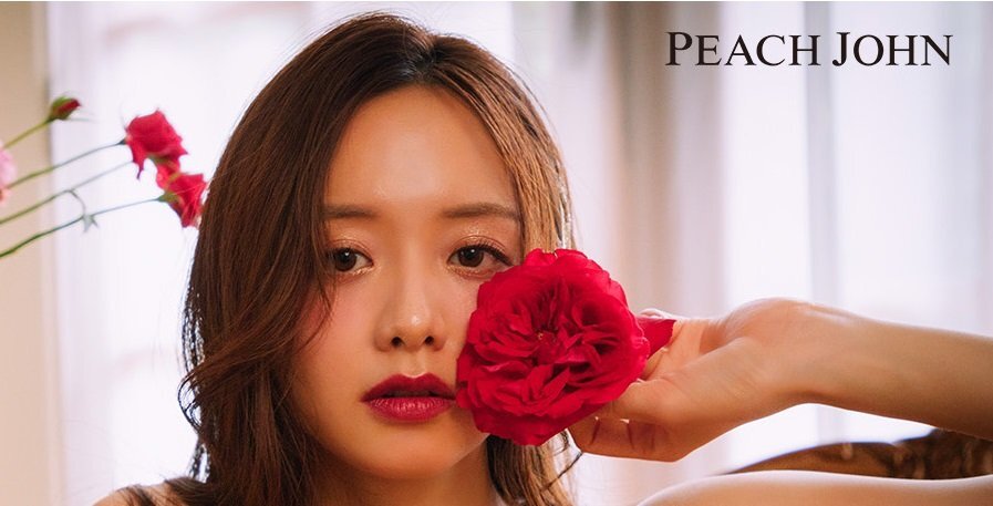 森香澄 “心を奪う”ランジェリーを着こなした大人っぽショット公開!ピーチ・ジョンのホリデーシーズンにぴったりな冬の新ビジュアル