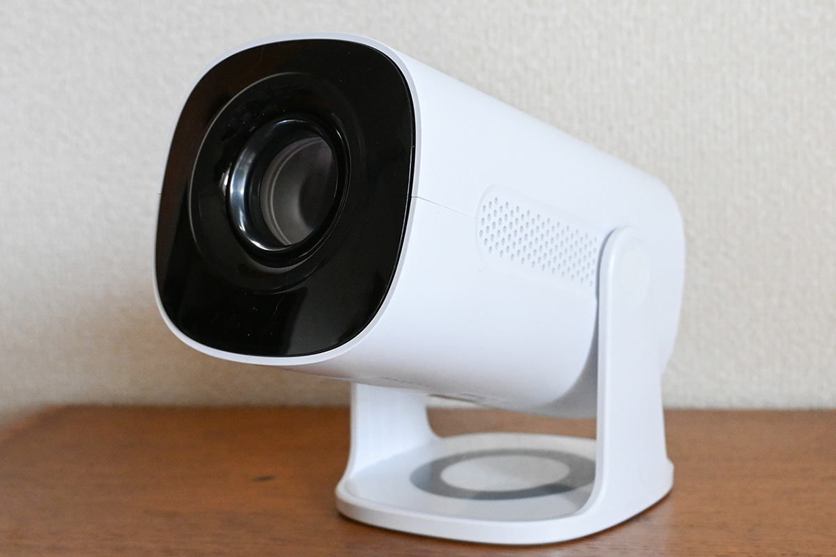 【レビュー】ニトリの“1万円を切るプロジェクタ”買ってみた。9990円でどこまで楽しめるか？