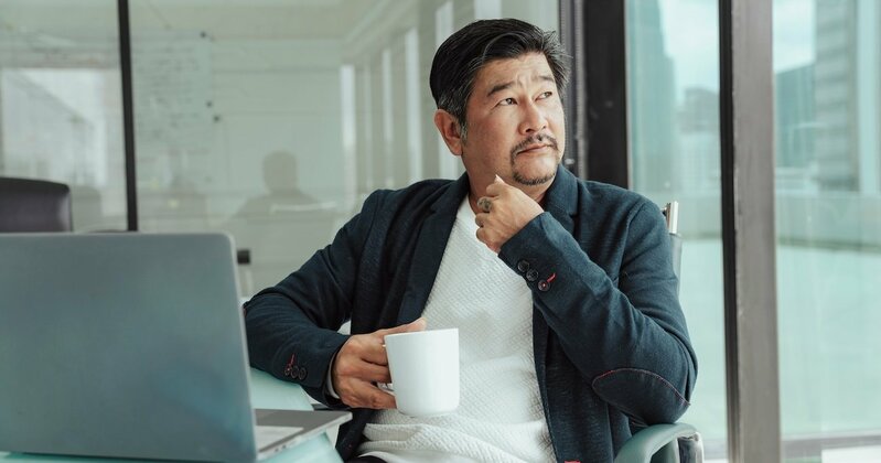 指示を出しても動かない「ベテラン社員」たち…。悩めるリーダーを救った「1冊の本」とは？（ダイヤモンド・オンライン）