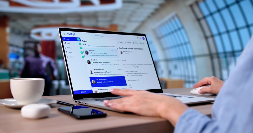 その一通が「23分の集中力」を奪う、メールでの管理を賢いリーダーが止めつつある理由