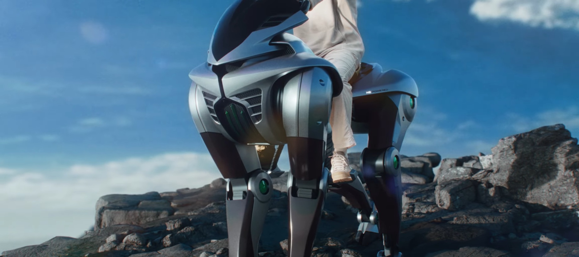 人が乗れる四足歩行ロボ「CORLEO（コルレオ）」製品化に向けた開発スタート