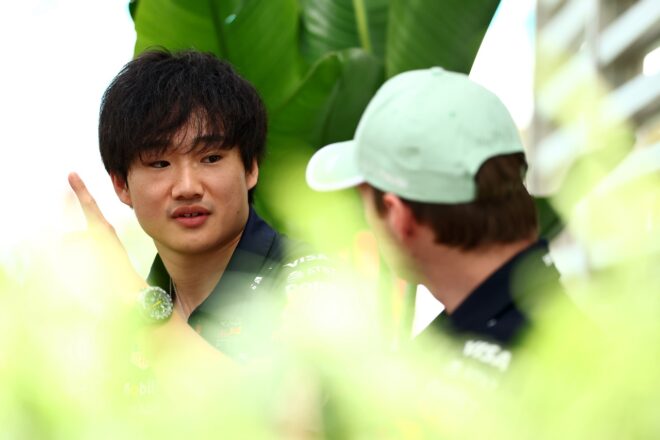 【角田裕毅を海外F1解説者が斬る】フェルスタッペンのナンバー2を務めるのは楽じゃない（AUTOSPORT web）