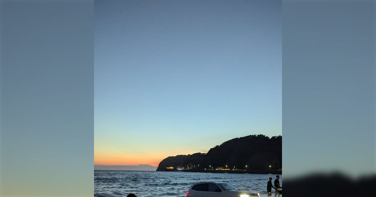 逗子海岸でスタックしてしまったBMWの救出劇を見守り実況するも絶望的…その後、逗子市議会議員が「逗子海岸営業協同組合の管理ミス」と指摘へ