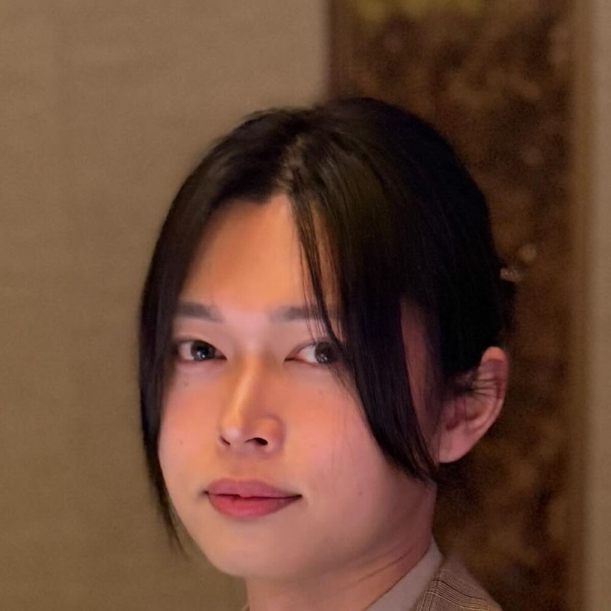 結婚式へお呼ばれ→GUのスーツ上下を着たら…… まさかの参列姿に「えっ嘘でしょ？」「披露宴会場ザワついたのでは」