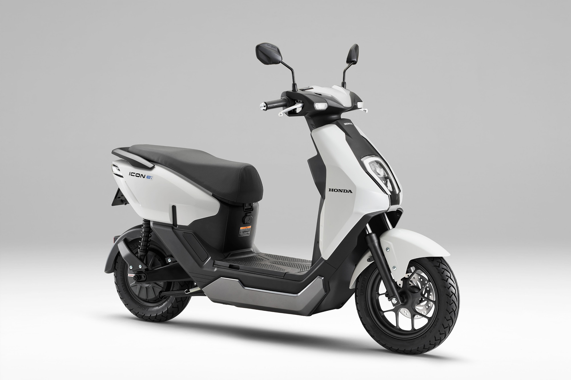 ホンダ、22万円の電動スクーター 走行距離1.5倍