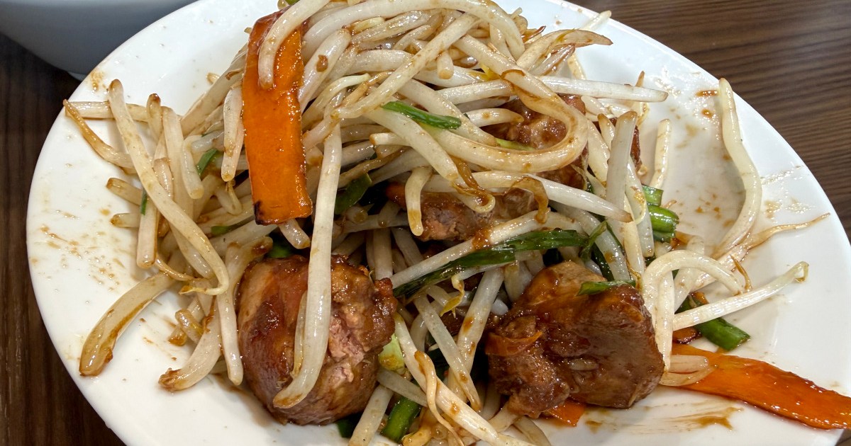 新橋のトンテキ専門店なのに…！『豚屋鳥山』のレバニラ定食が「もはやフォアグラ」な食感だった