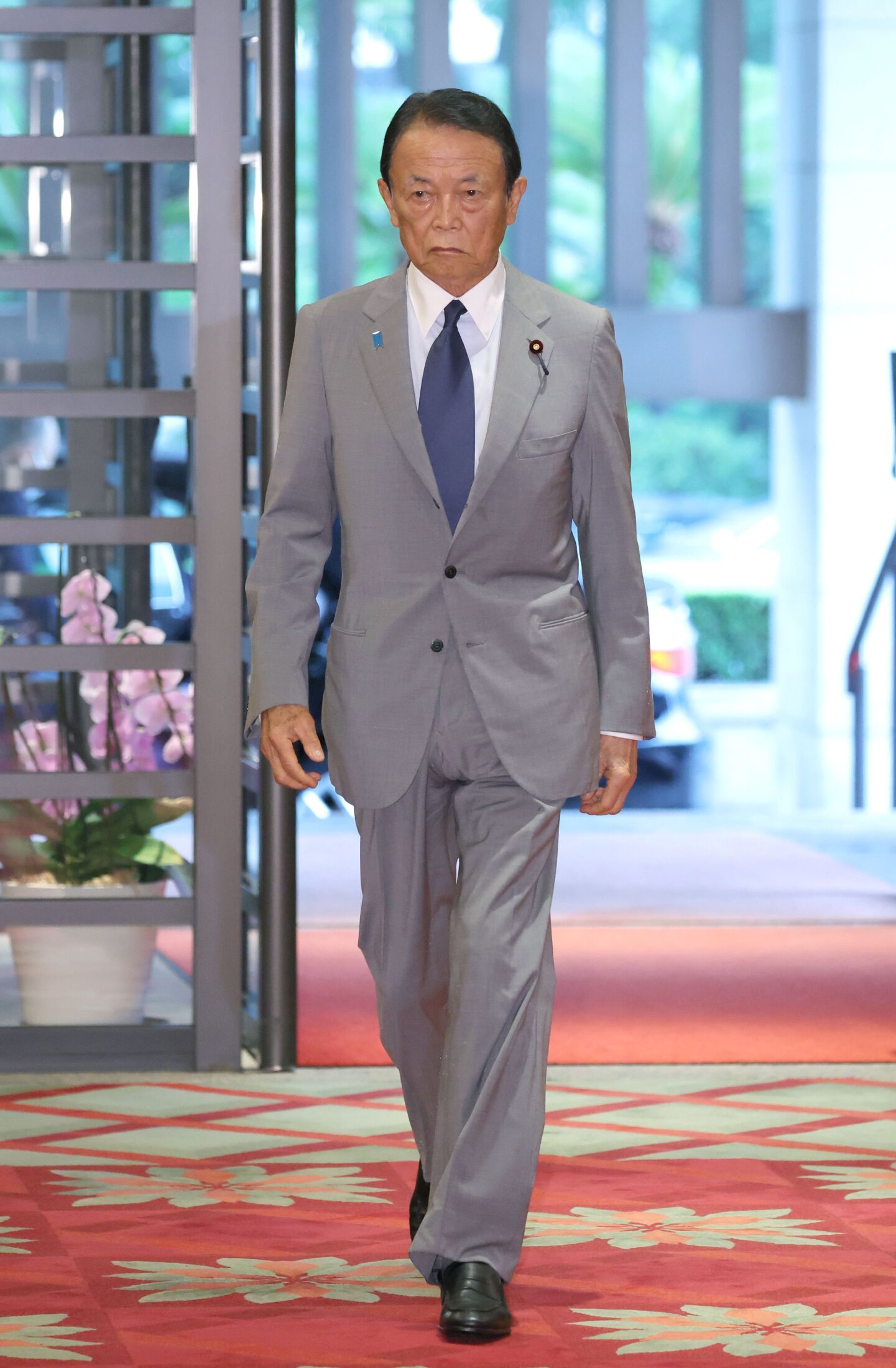愛子さま人気への恐れと“麻生太郎の野望”…皇室典範改正のドタバタ劇で“読売”が最後に激怒した法改正の核心（文春オンライン）