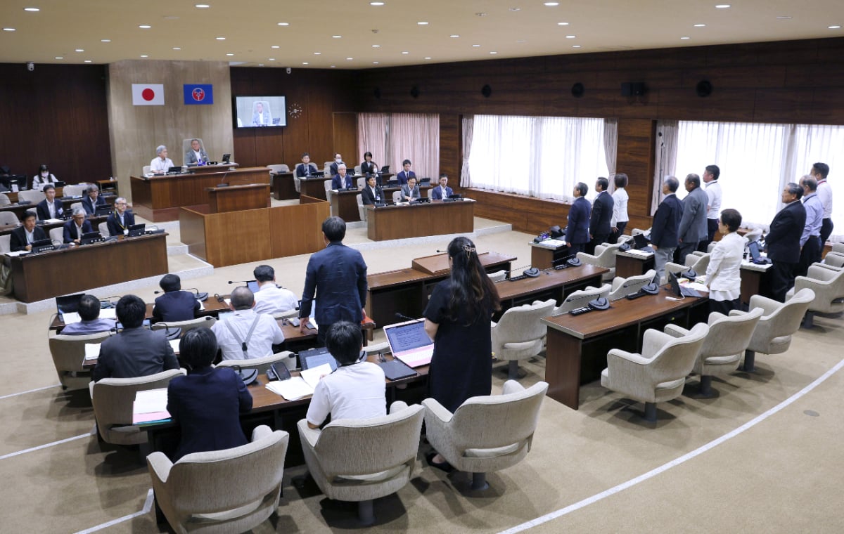 愛知県豊明市の「スマホ1日2時間」条例可決にSNS「意味ある？」「同調圧力」…内容は医学的に妥当？ 医師に聞く