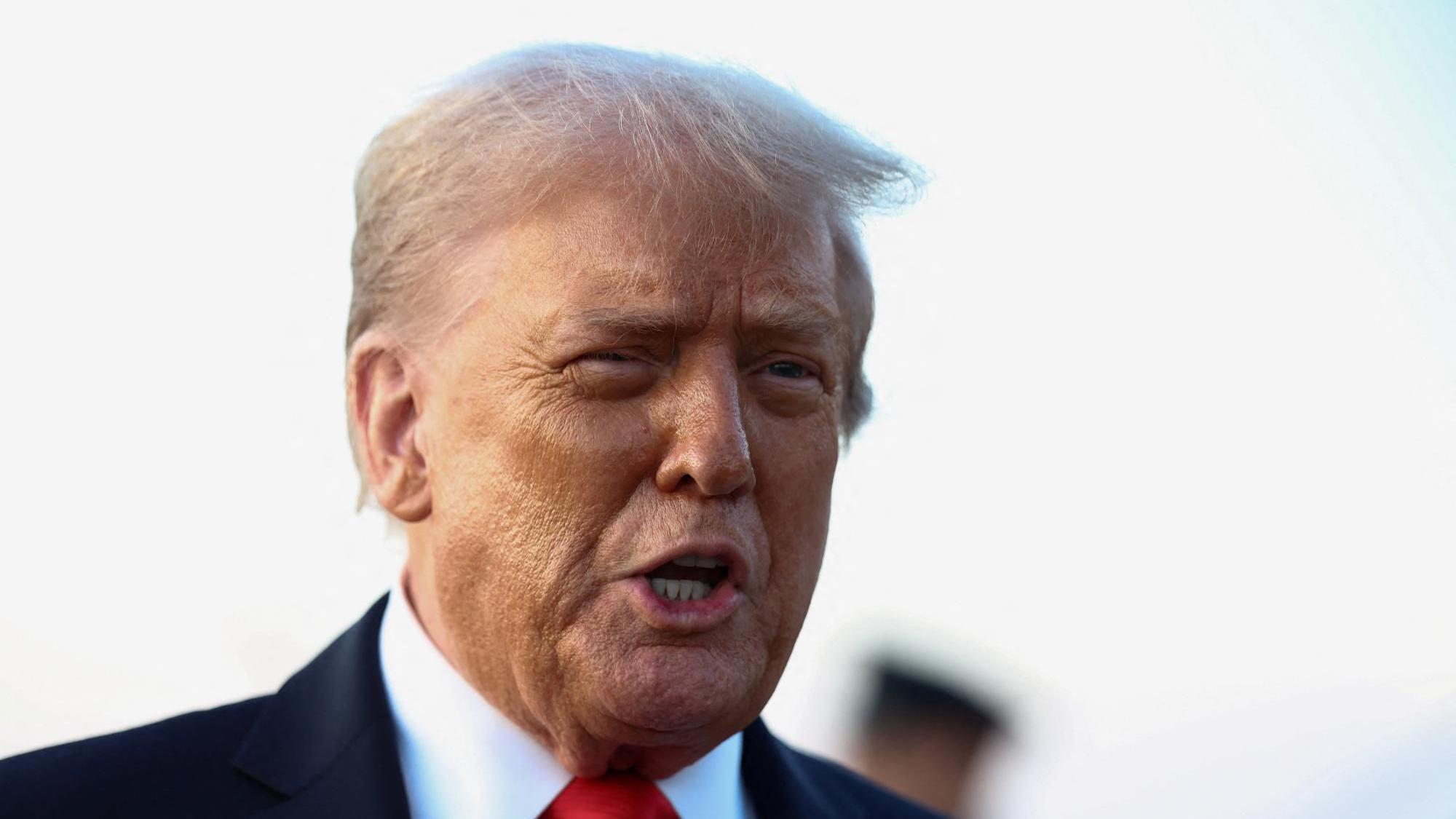 トランプ氏、対ロシア制裁の強化を警告 ウクライナへの最大規模の空爆受け