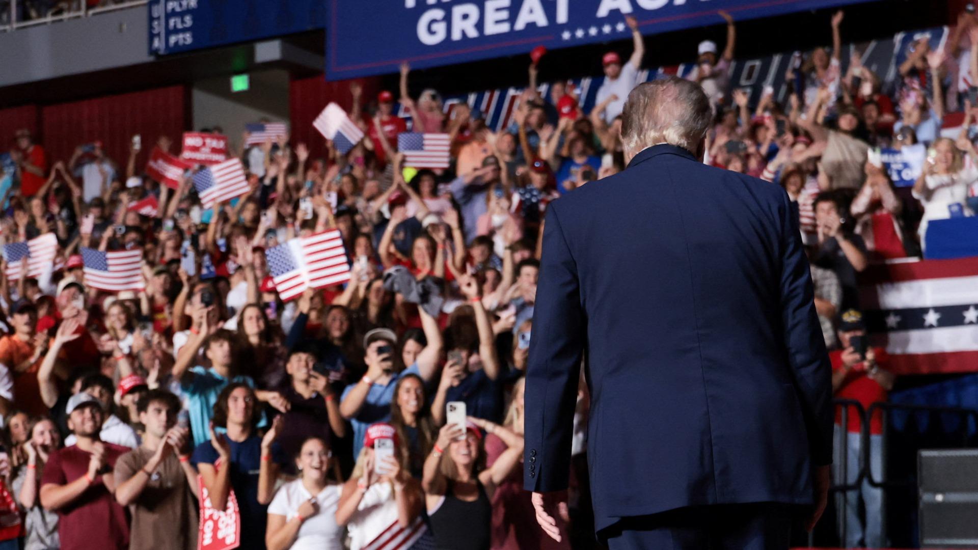 【中間選挙展望③】世論調査が示す無党派層の共和党離れ、トランプ勝利を導いラテン系有権者も離反へ（中岡望）