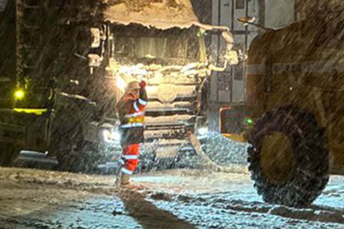 国道事務所が"激怒"の警告！ 「大型車が立ち往生しました」 案の定「ノーマルタイヤのまま」走行 豪雪の岐阜「国道41号」山間部でスタックし走行不能 「準備して」注意喚起