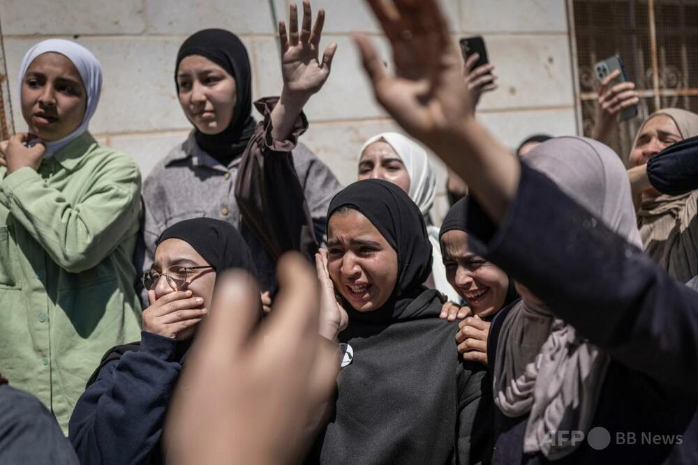 イスラエル人入植者が学校襲撃、14歳少年含む2人殺害 住民が証言