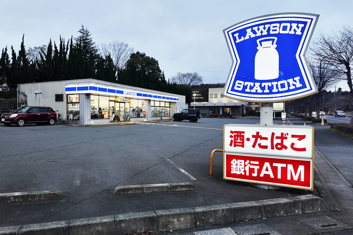 1泊2500円！ コンビニで「車中泊」できてサイコー！ ローソンが「RVパーク」の実証実験を開始！ 「至れり尽くせり」なサービスも！ 実際に利用してみた