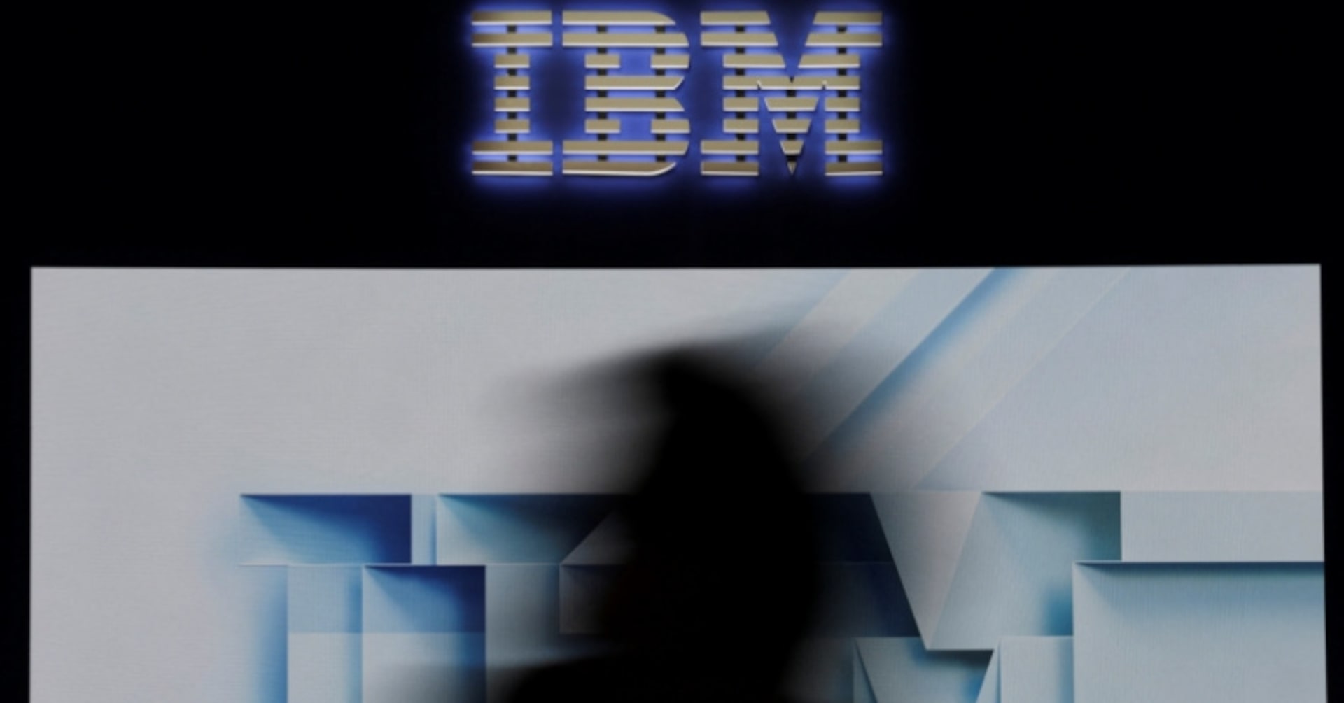 ＡＩで明暗分かれた米テック株、ソフトウエア関連売られ半導体は上昇