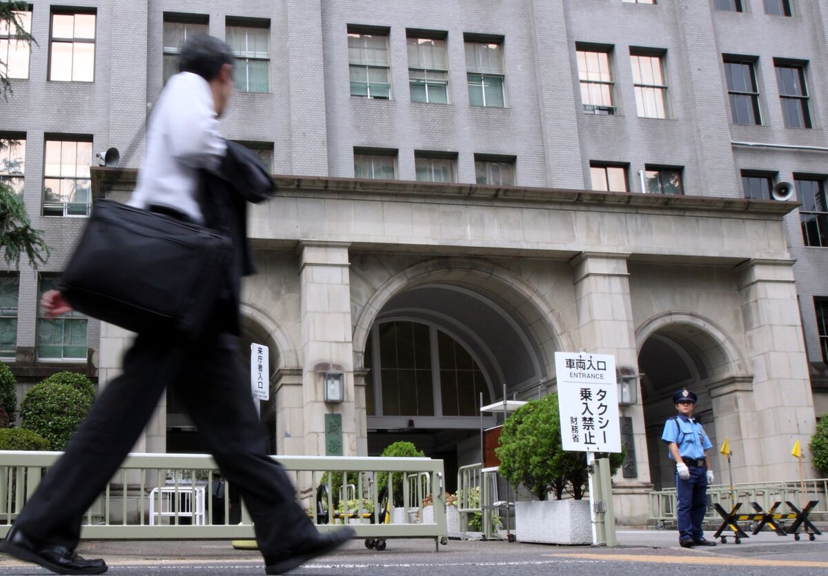 【日本市況】超長期金利が上昇、40年入札は低調－円横ばい圏、株続伸