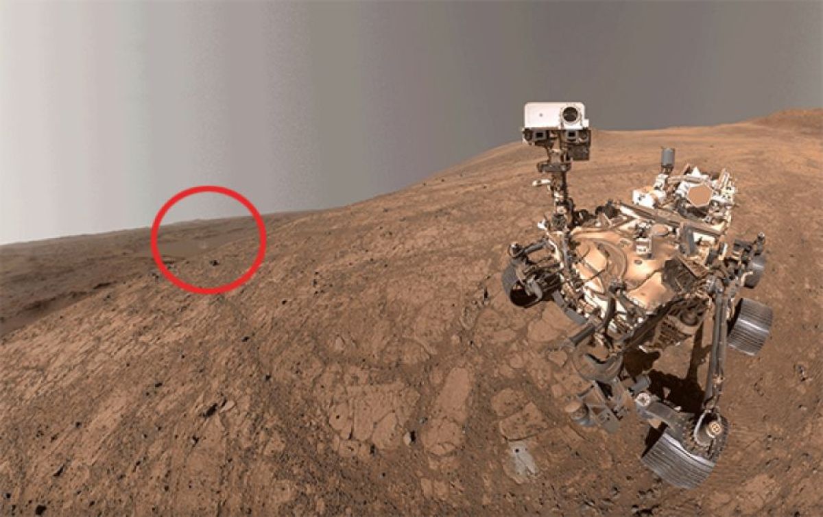 NASAの火星探査車「パーサヴィアランス」がダストデビルを背景にパシャリと自撮り