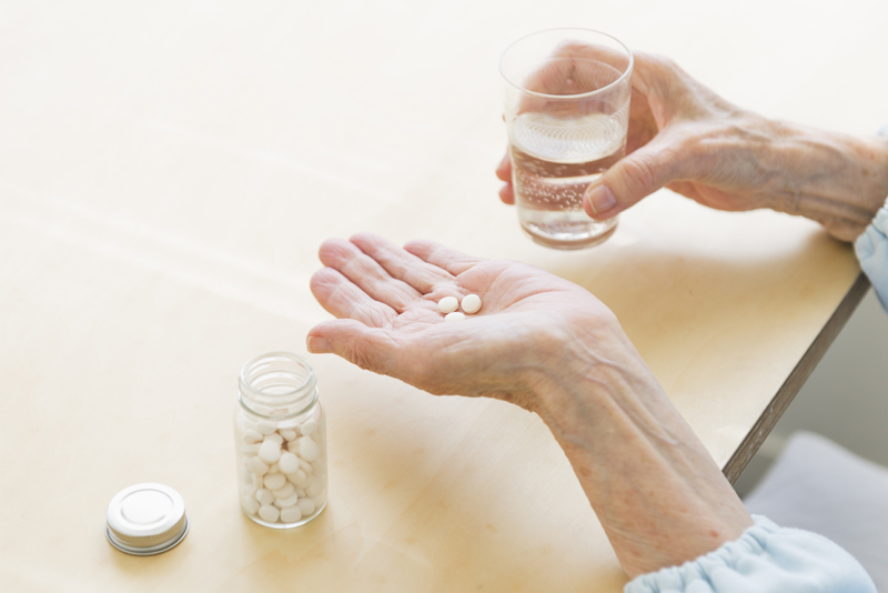 危険な薬の組み合わせ 降圧剤・解熱鎮痛薬など“寿命を縮める”飲み合わせを専門家が解説