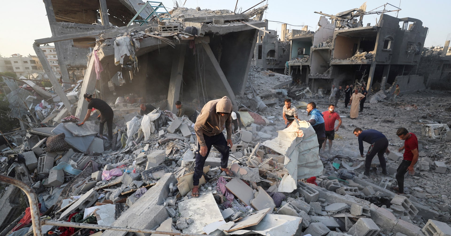 イスラエル、ガザ各地攻撃で70人死亡 南部でハマス指導者殺害報道