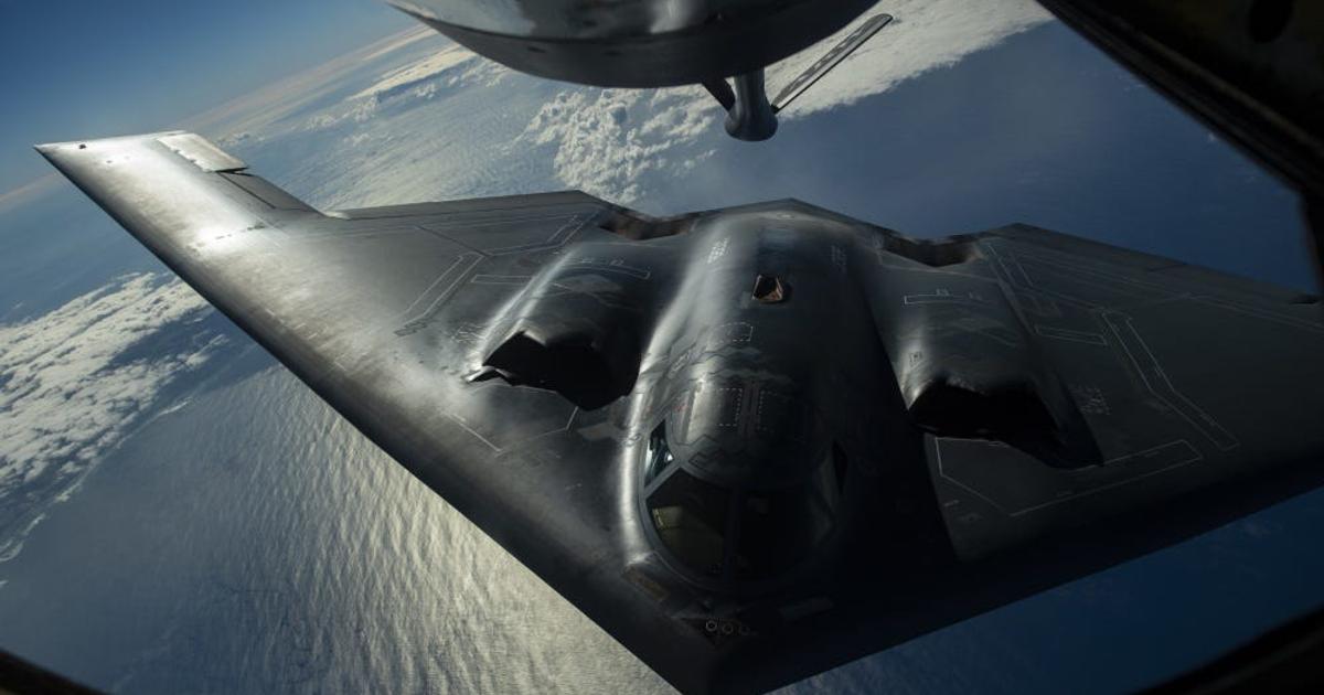 アメリカ軍は約30年前のステルス爆撃機「B-2」をいかにして高性能に維持しているのか
