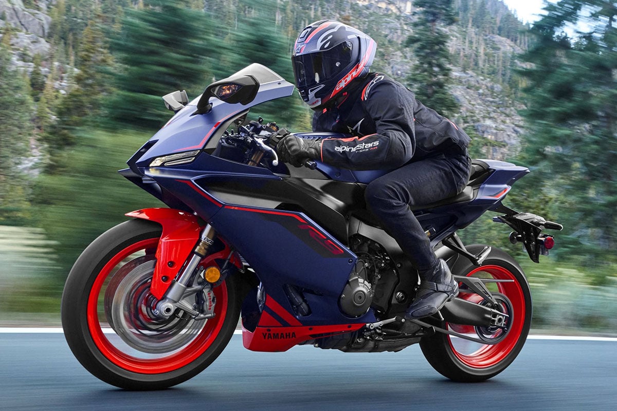 発売前の受注終了が話題となった120馬力のスーパースポーツ、ヤマハ「YZF-R9」に2027年モデルが登場！ ふたつの新色で雰囲気はどう変わる？