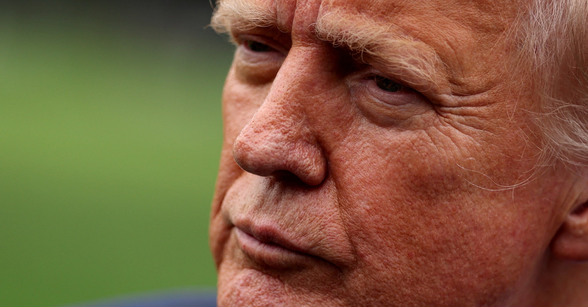 訂正 トランプ氏、「適切な海域」に原潜２隻配備を命令 メドベージェフ氏の発言「挑発的」