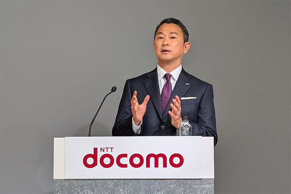 ドコモ“一人負け” 通信改善待ったなし