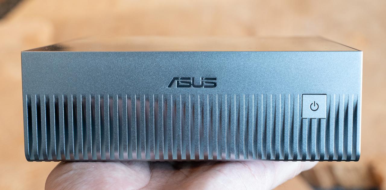 “AIミニスパコン”に大興奮。ヘビー級ローカルLLMもさくさく動く｢夢のマシン｣