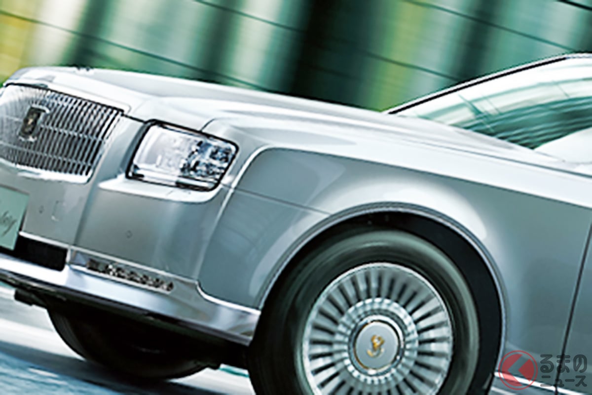 トヨタの新「5人乗り“FR”セダン」がスゴい！ スッキリ上質な「カクカクデザイン」×400馬力超えのパワフル「V8ユニット」搭載！ 全長5.3m級「ひろびろ車内」も魅力の「新センチュリー」改良モデルどう変わった？